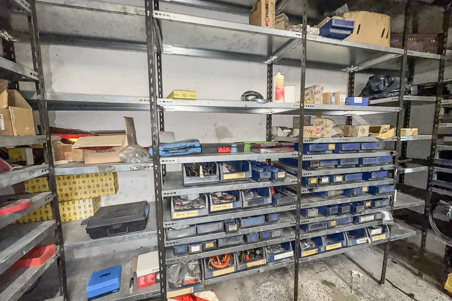 Regalinhalt: Werkstattbedarf